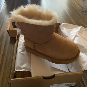NWT Ugg Mini Bailey Bow II Boot Toddler Size 9